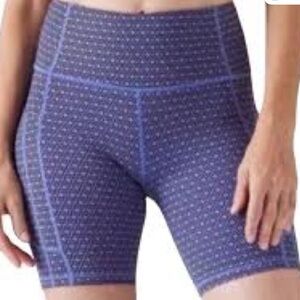Athleta Ultimate Monogram 7 inch Shorts Size Medium